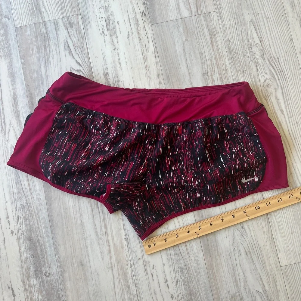 Nike Dri-FIT Womens XL Running Shorts Burgundy Red Abstract Print‎ 799772-620